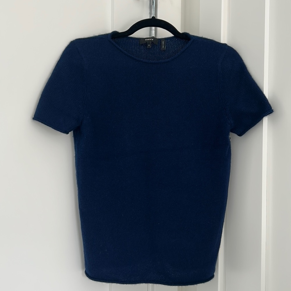 Theory cashmere short sleeved sweater. Size S
